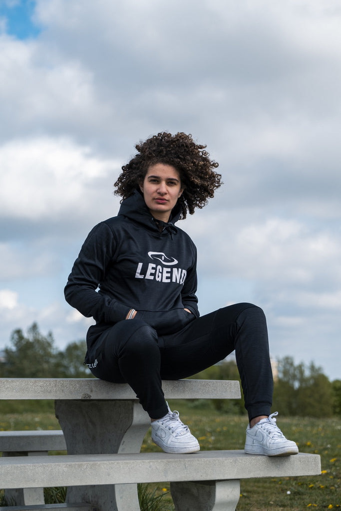 zwart joggingpak met hoodie