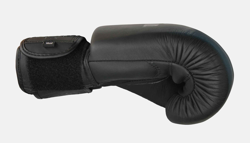 lederen kickbokshandschoenen